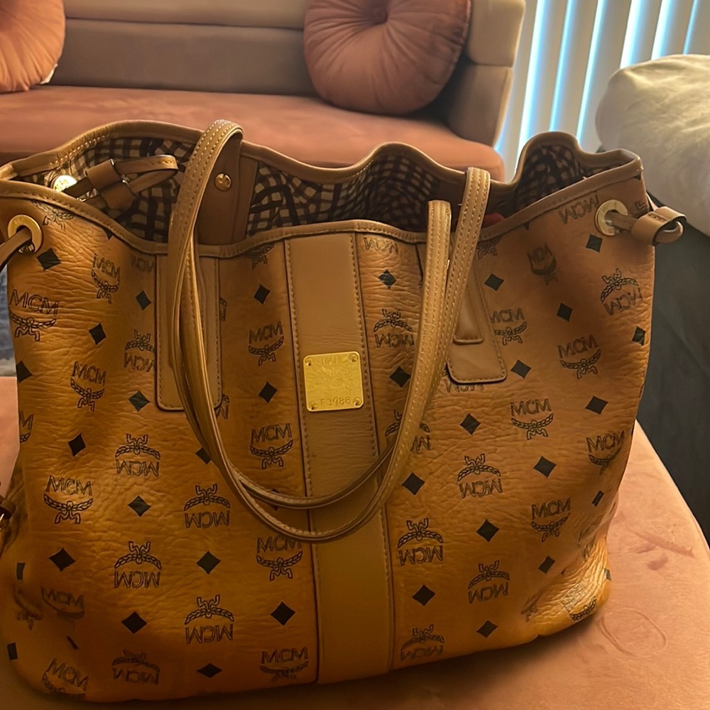 MCM authentic reversible bag! You will love this bag!